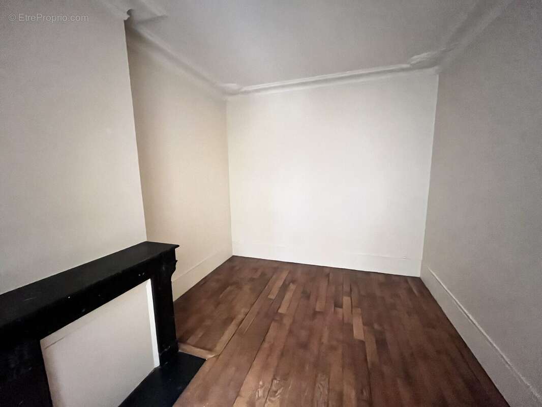 Chambre - Appartement à PARIS-11E