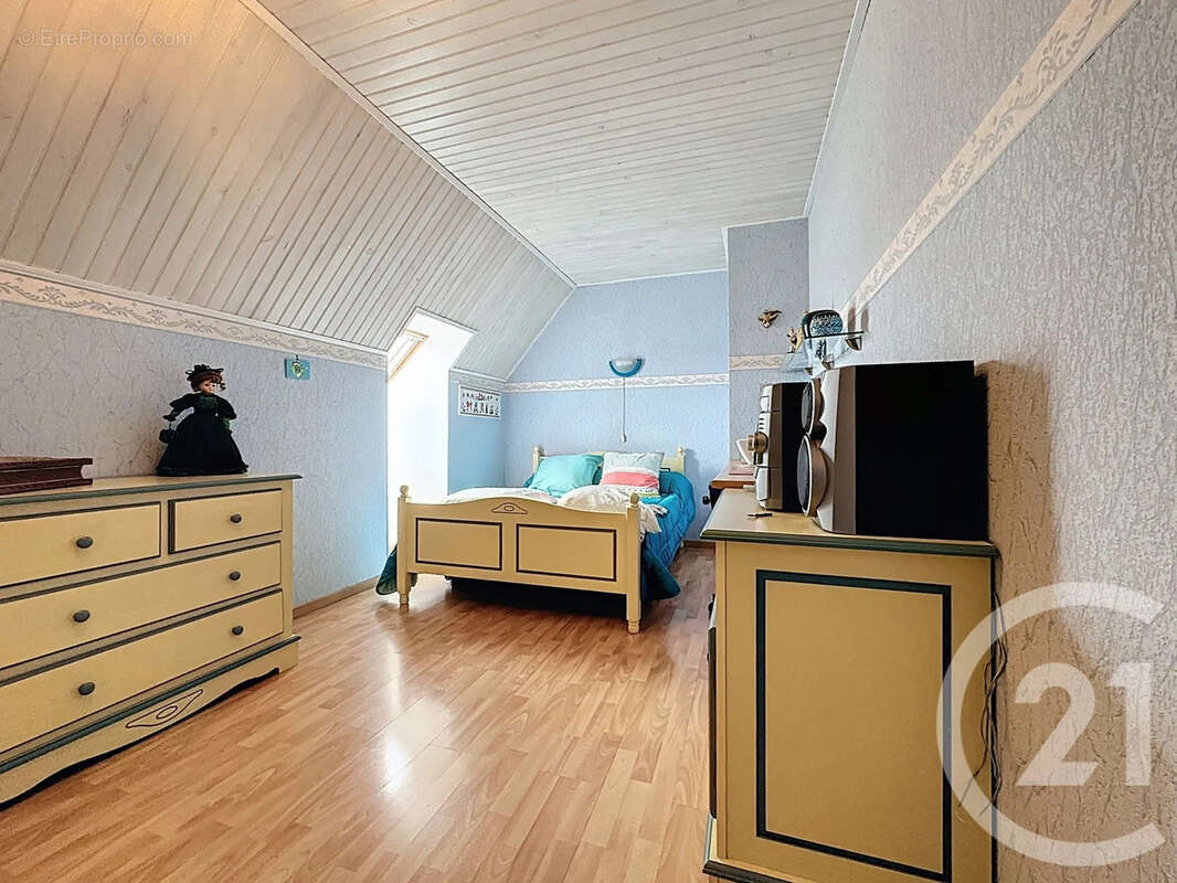 Maison à LES ECRENNES