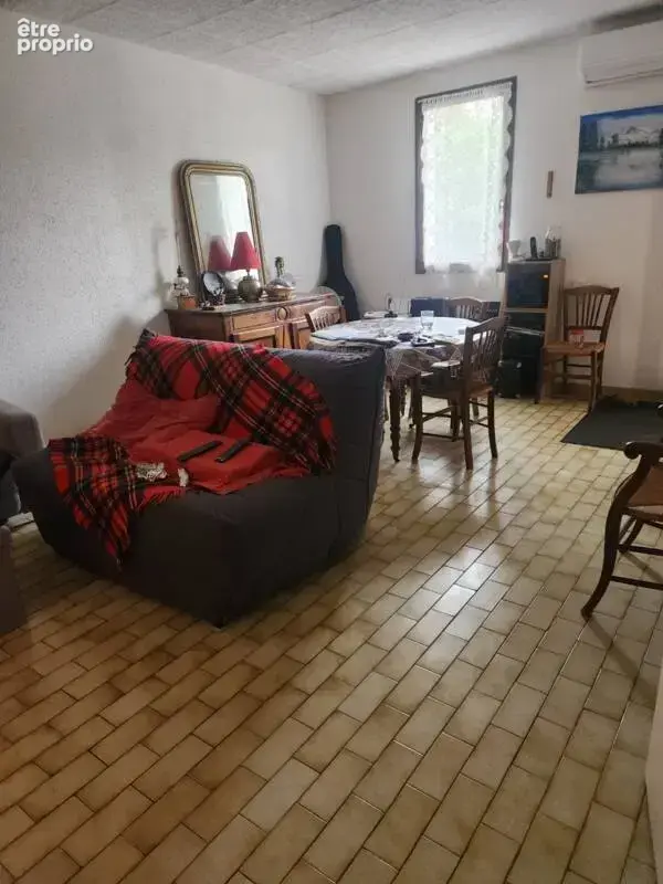 Maison de plain pied, mitoyenne par le garage, à St Etienne les Orgues - photo 4