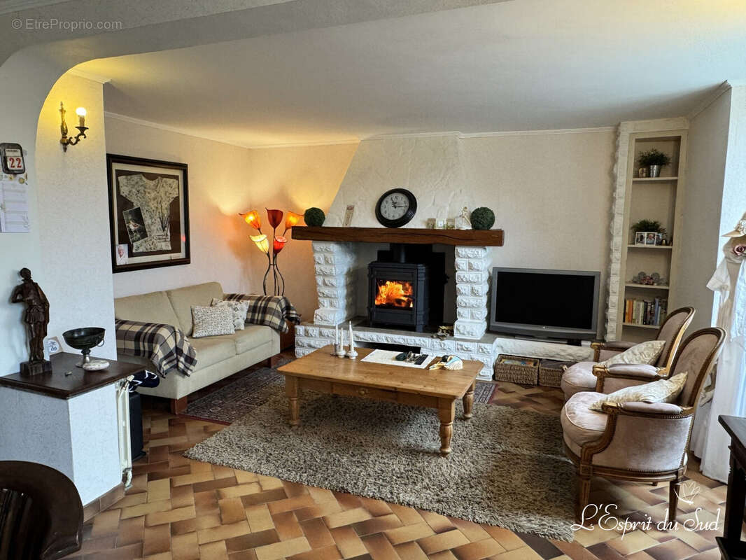 Maison 1 salon - Maison à CAYLUS