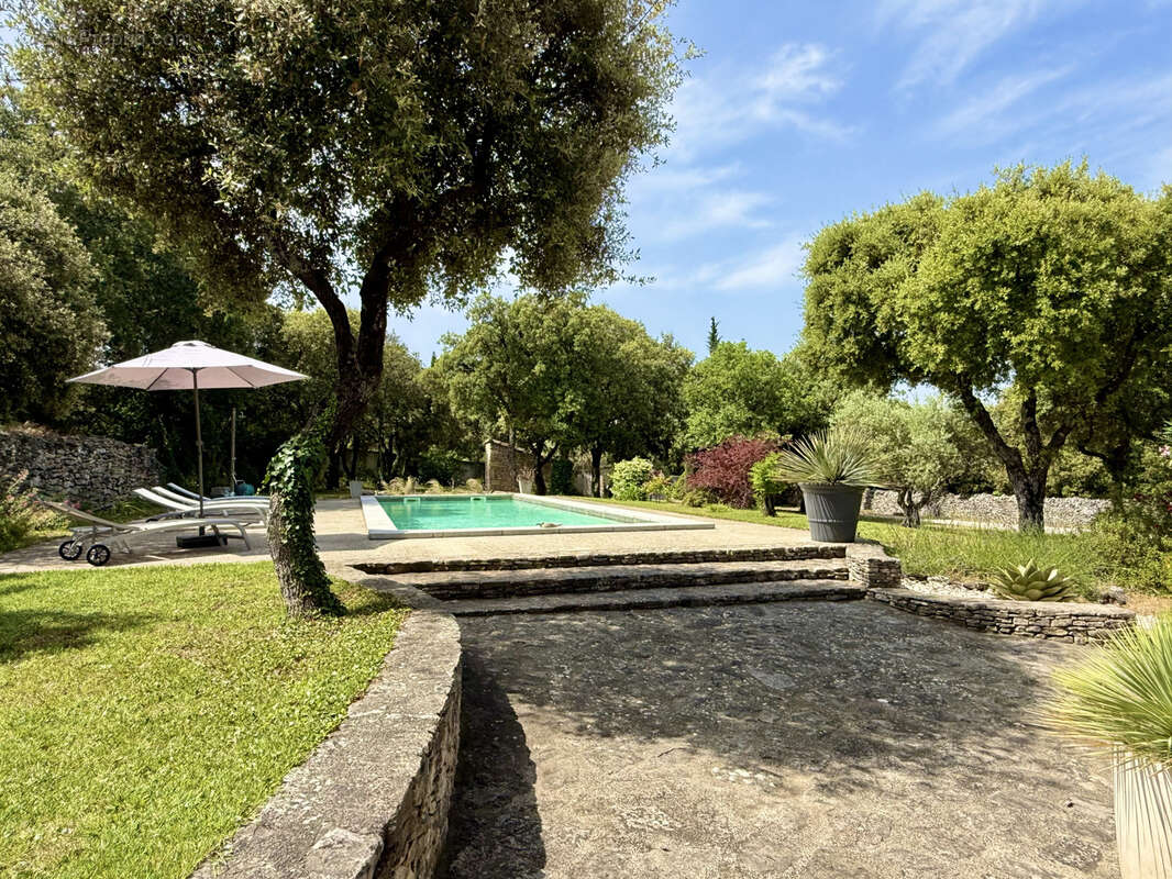 Maison à PERNES-LES-FONTAINES