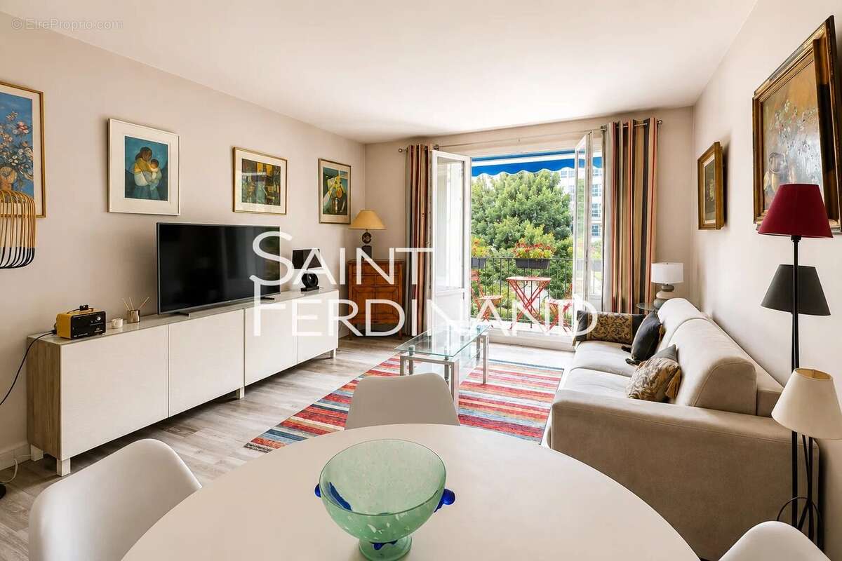 Appartement à NEUILLY-SUR-SEINE