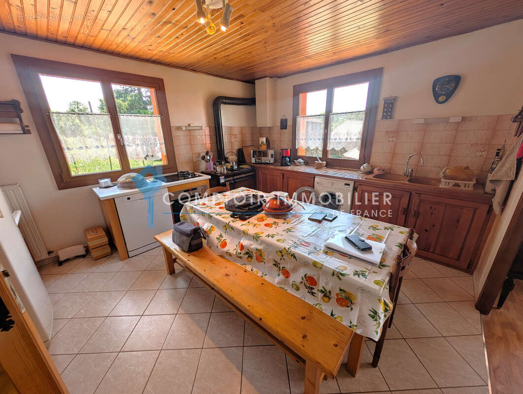 Dépt. 07 -  A VENDRE à COUCOURON - Maison de 131 m2 avec garage et jardin - Parcelle de 670 m2 - photo 8