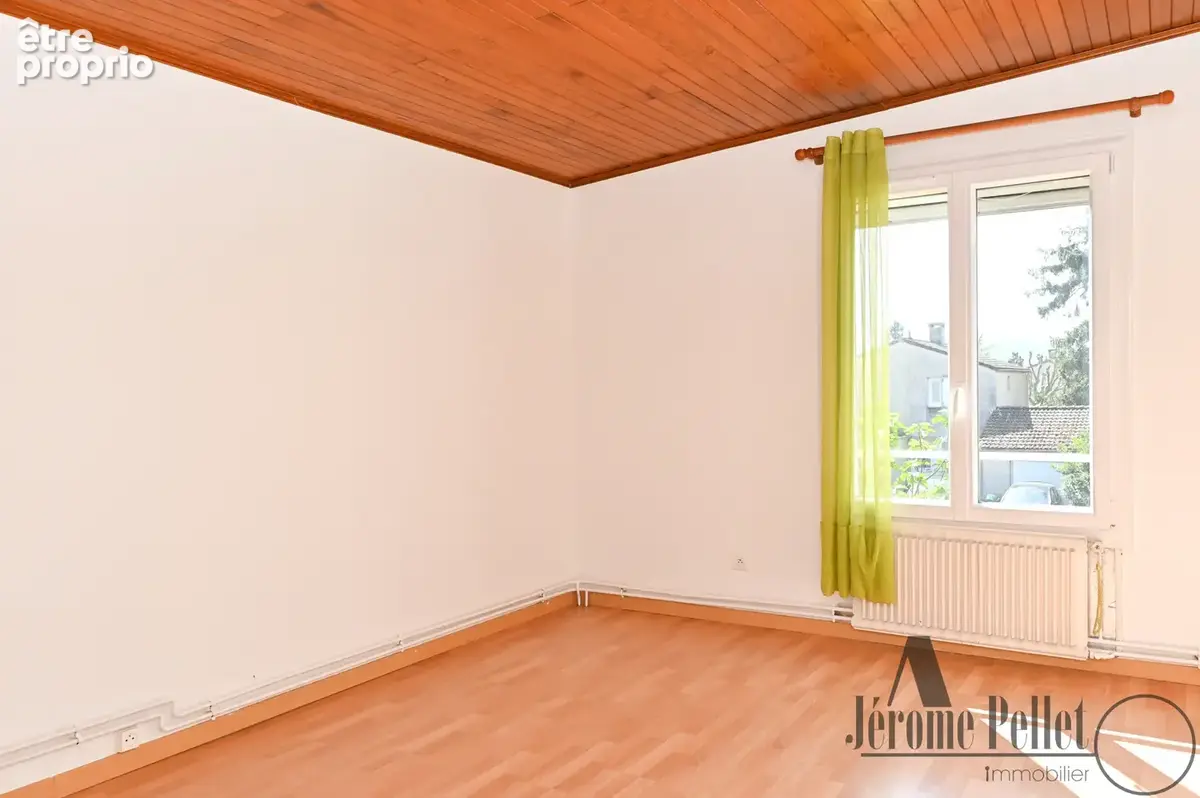 Communay - Les Chanturières :  Maison familiale 4 chambres avec jardin - photo 9