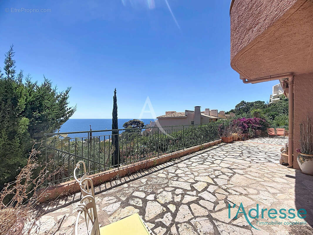 RARE ! Magnifique appartement-villa , VUE MER PANORAMIQUE THEOULE ! - photo 5