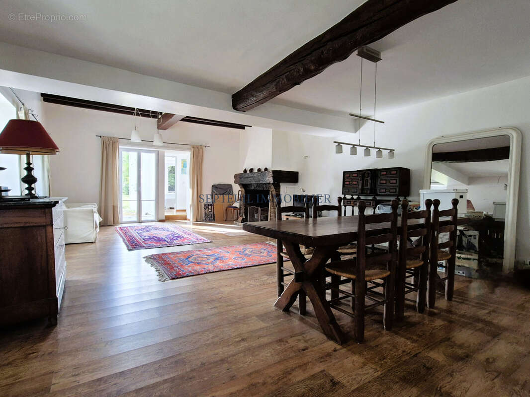 Maison ancienne ancienne avec dépendances. 360 m2 habitables sur 5 790 m2 de terrain. - photo 6