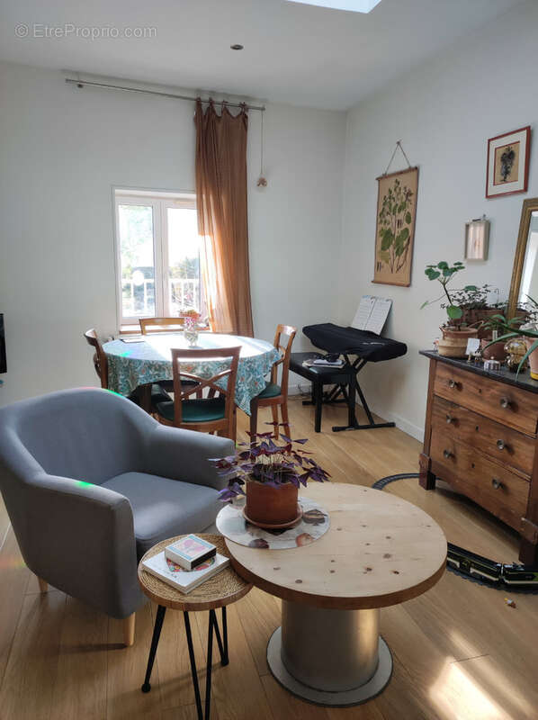 Maison à NEUVILLE-SUR-SAONE