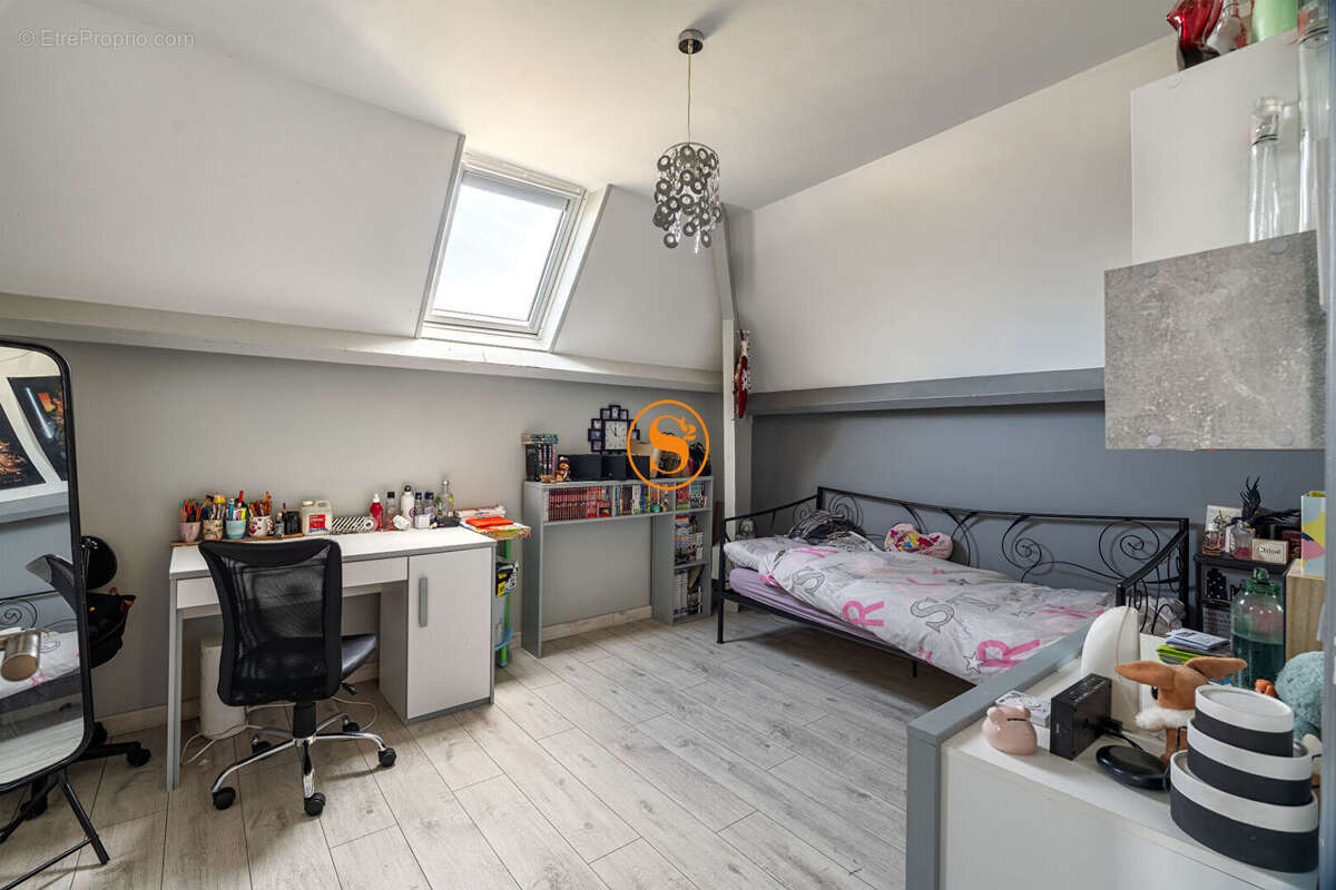 Maison à LA CHAPELLE-EN-SERVAL