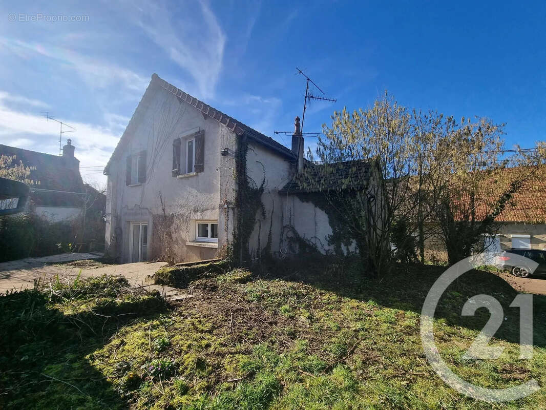 Maison à CHITRY-LES-MINES