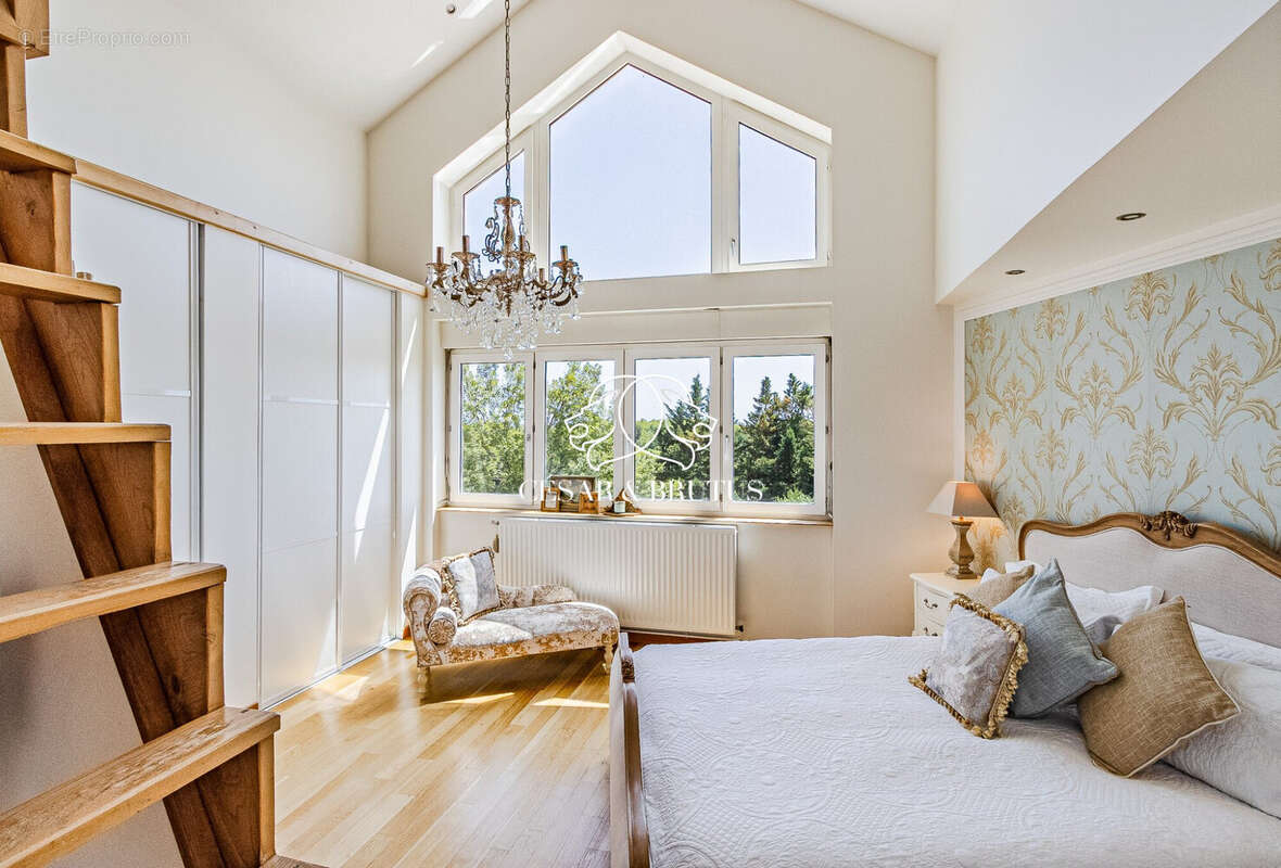 Maison 220 m² à Rillieux-La-Pape  - photo 4
