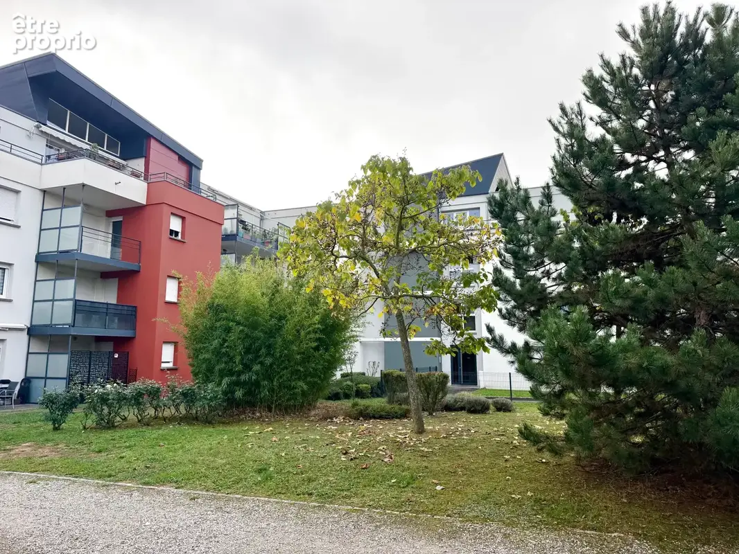 Appartement 3 pièces avec terrasse, vue dégagée, garage et parking privatif - photo 1