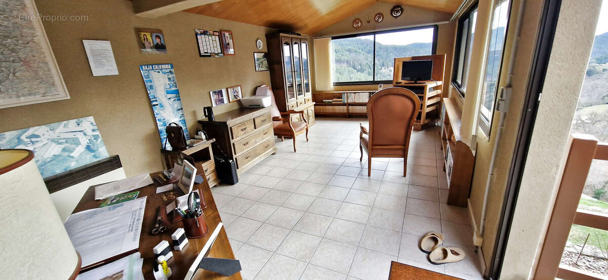 Maison à LE COLLET-DE-DEZE