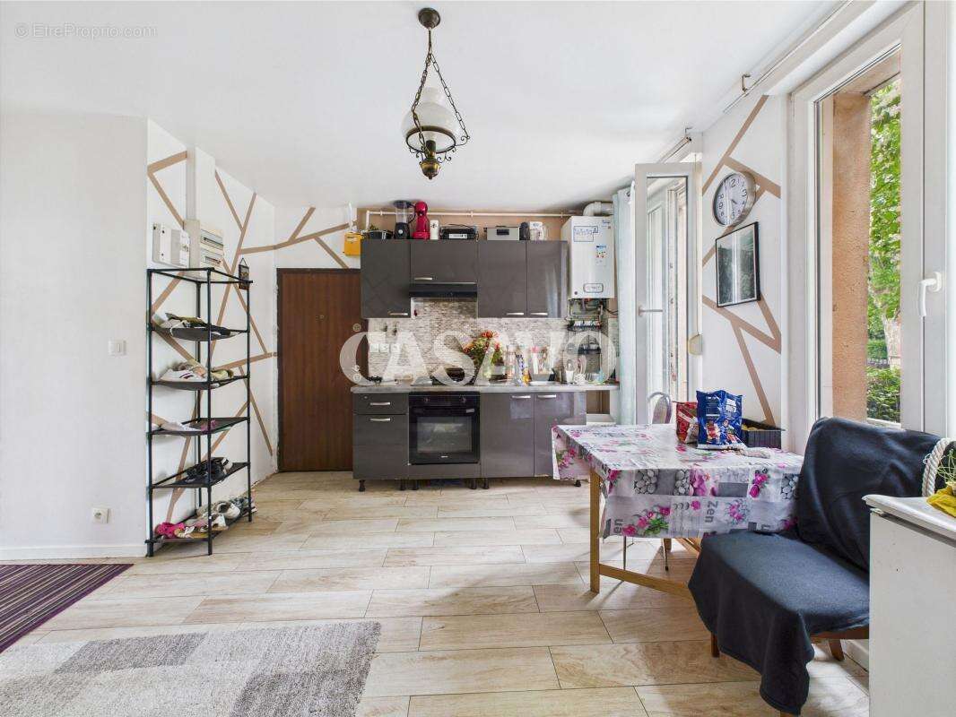 Appartement à VILLETANEUSE