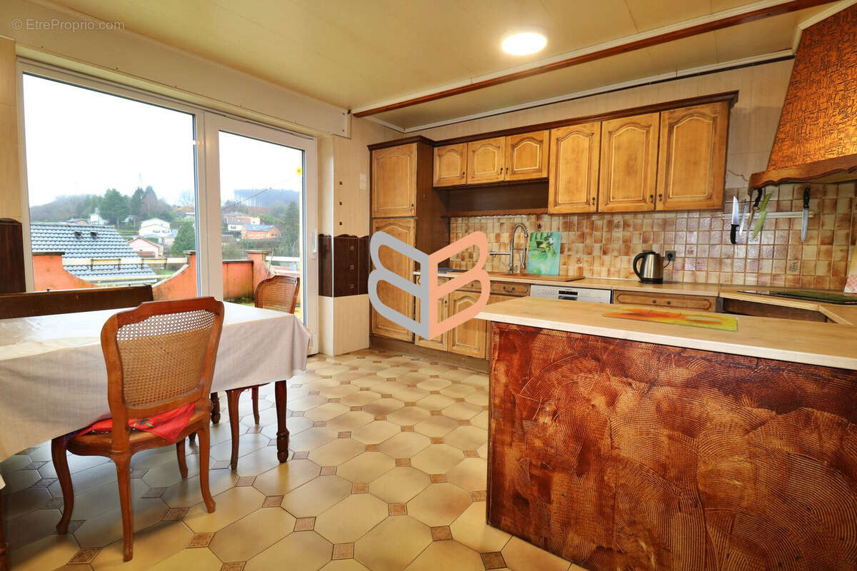 Appartement 240 m² à Thil  - photo 4