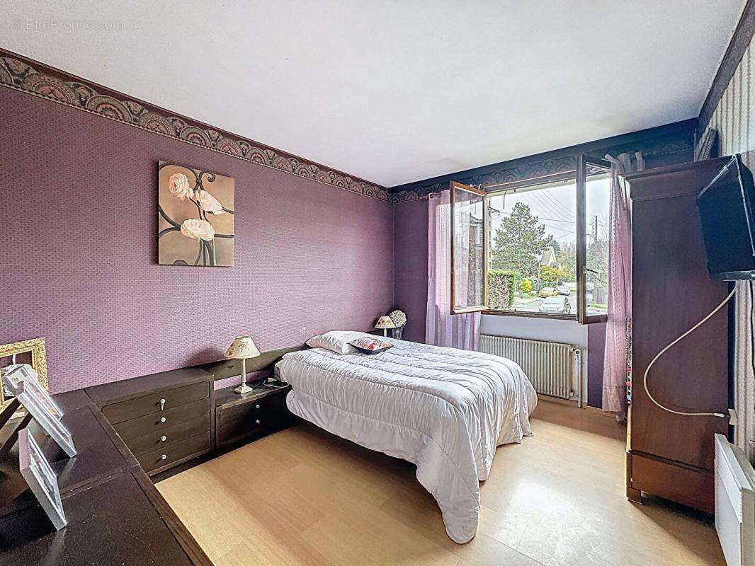 Maison à VERRIERES-LE-BUISSON