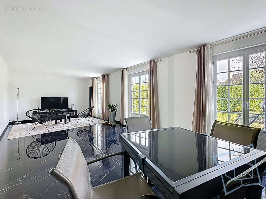 Maison à CERNAY-LA-VILLE