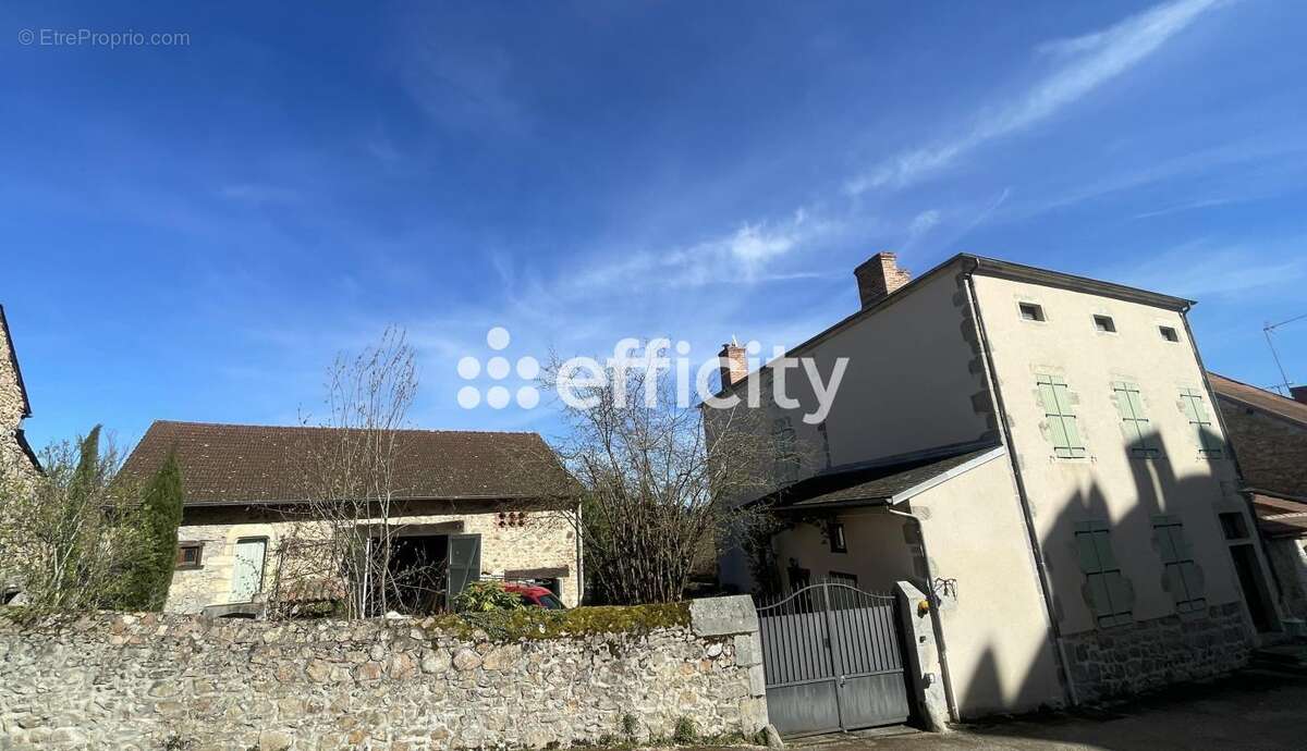 Maison à BUSSET