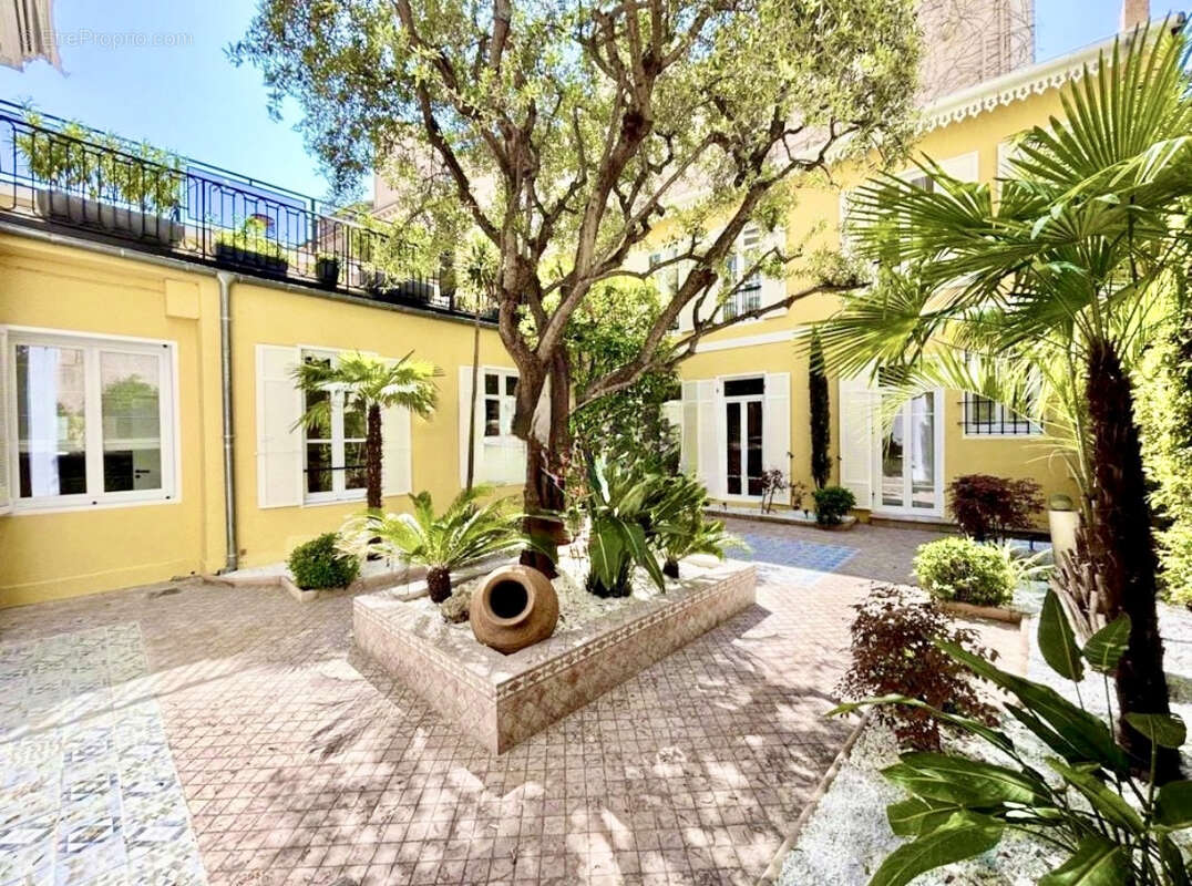 Cannes centre rare villa t4 de 131m2 terrasse de 105m2 - photo 2