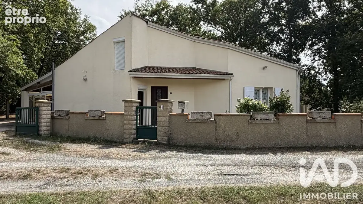 Photo 1 - Maison à CHAILLEVETTE