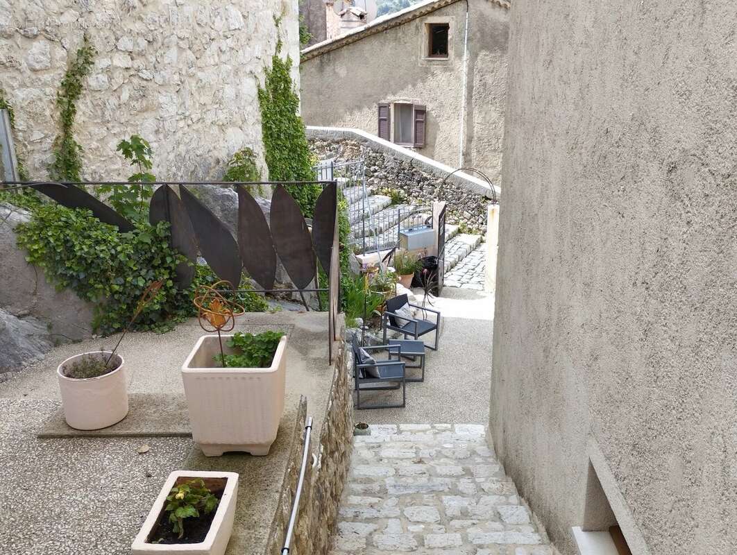Appartement à COURSEGOULES