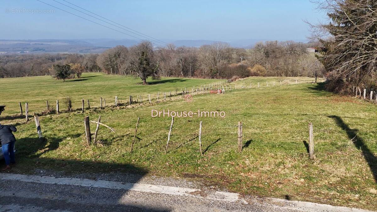 Terrain à SAINT-GEORGES-ARMONT