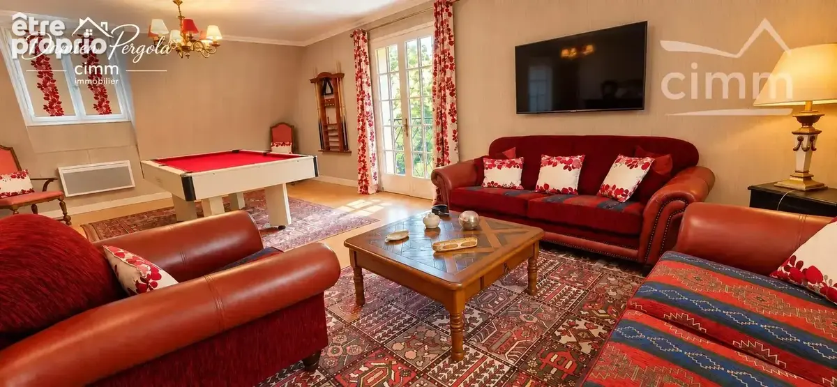 Une propriété pensée pour le bien-être : 273 m² habitables, piscine chauffée couverte et plus de 5 000 m² de terrain » - photo 7