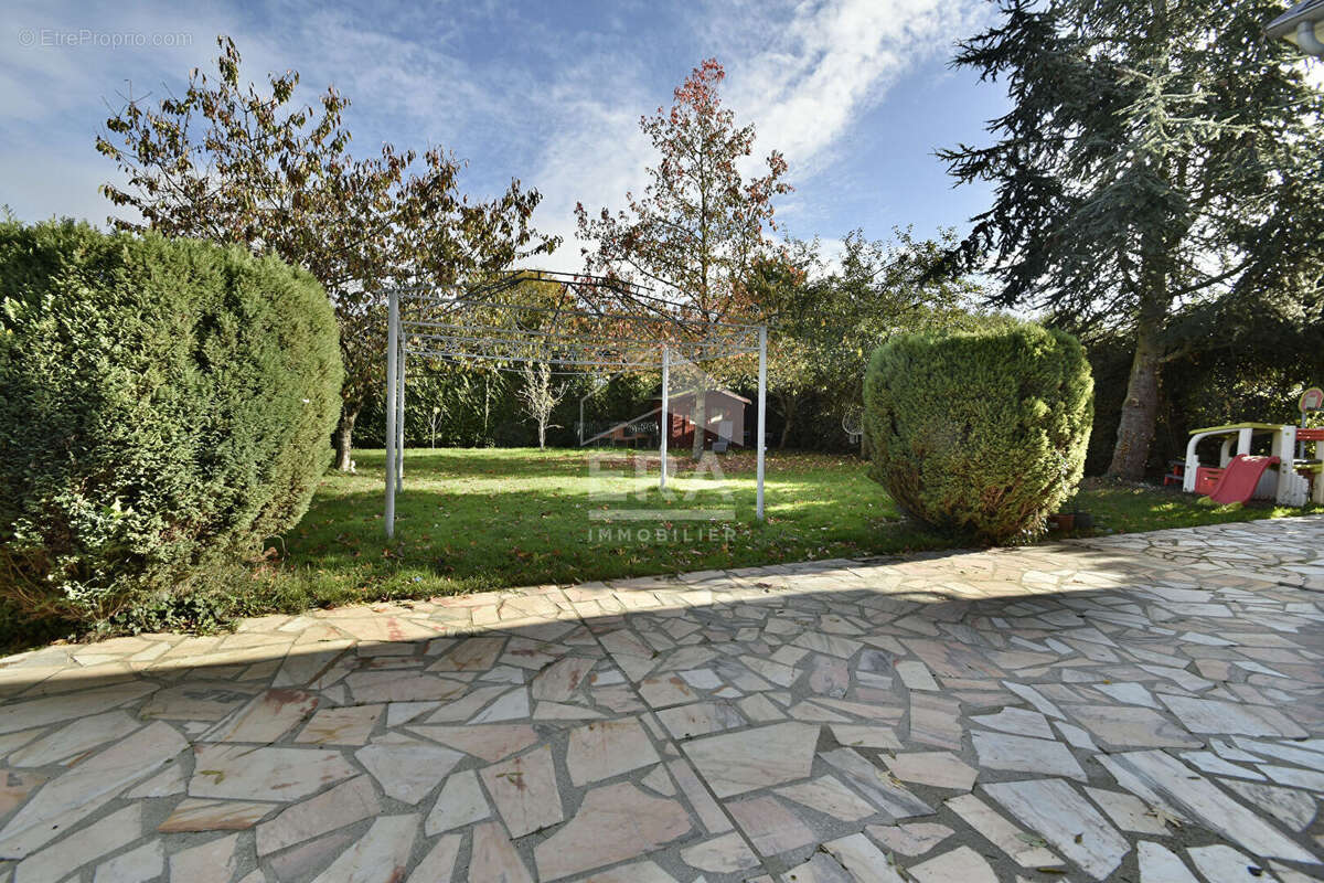 Maison à NEAUPHLE-LE-CHATEAU