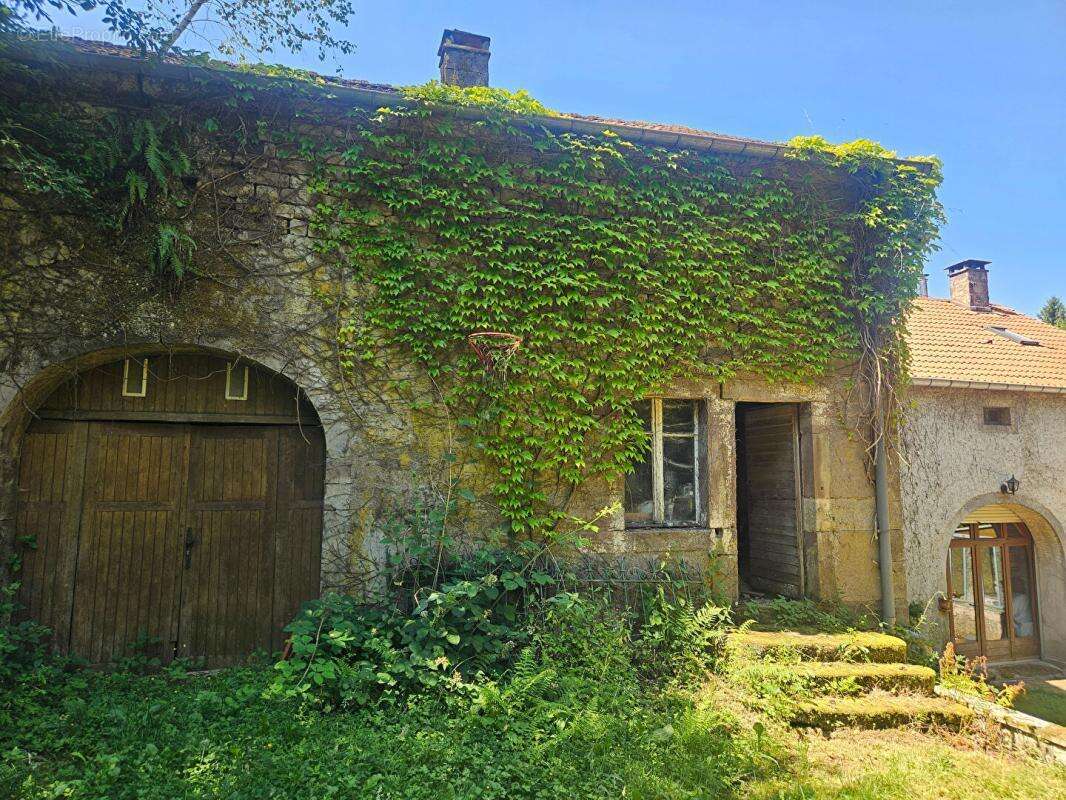 Maison de caractère en pierres, dépendances et terrain de 1,36 ha avec source - photo 18