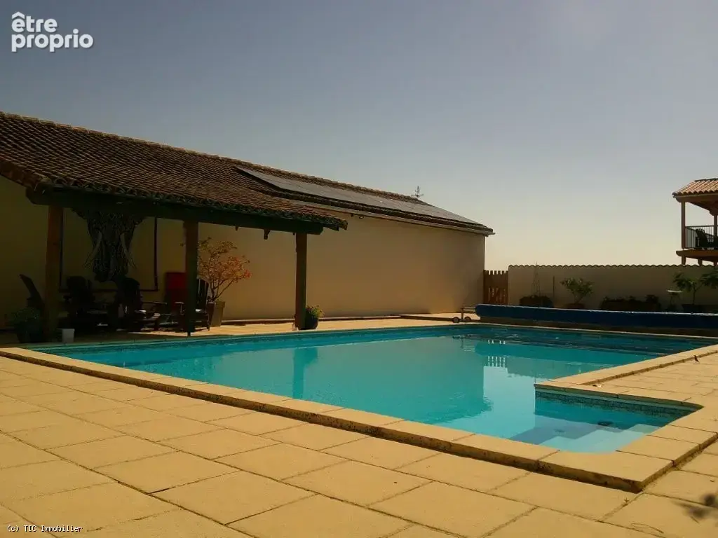 Superbe Maison Individuelle Avec Une Piscine Chauffée et Une Maison À Rénover - photo 50
