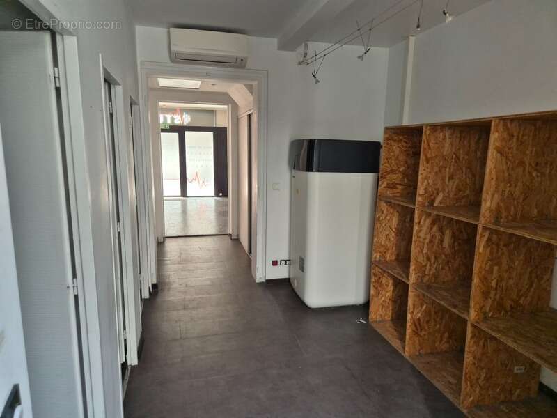Local Commercial, 220 m2, face hôtel deVille - photo 14