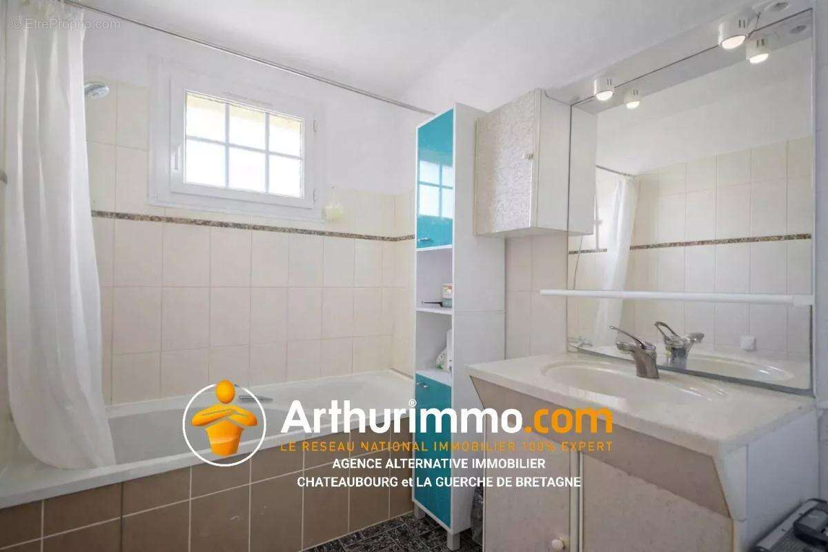 Maison à ARGENTRE-DU-PLESSIS