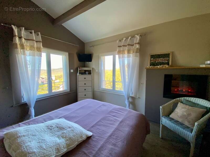 Maison à SAINT-QUENTIN-LA-POTERIE