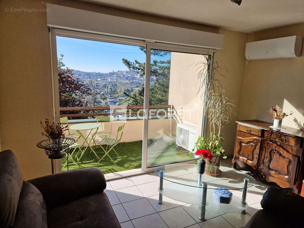 Appartement à ONET-LE-CHATEAU