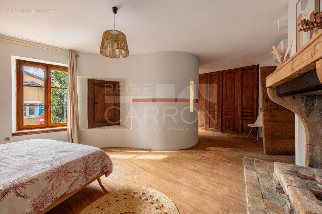 Maison à FONTAINES-SAINT-MARTIN