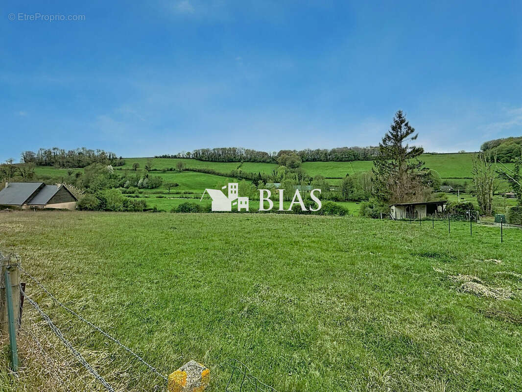 Terrain à BUCHY