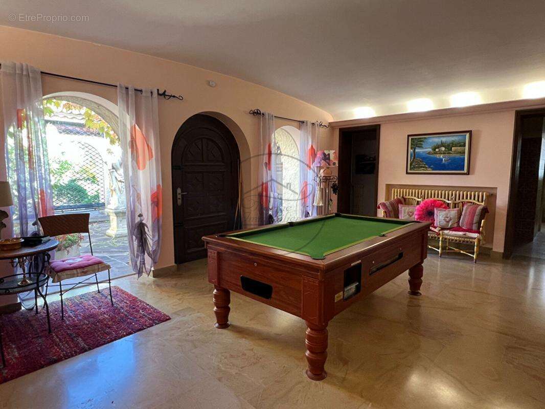 Maison à SAINT-SAUVEUR-DE-CRUZIERES