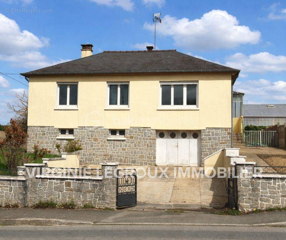 Maison à SAINT-PIERRE-LA-COUR