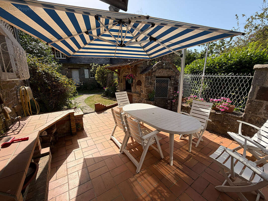 Maison à BAGUER-MORVAN
