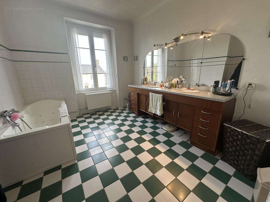 Maison à SAINT-SEVER-CALVADOS