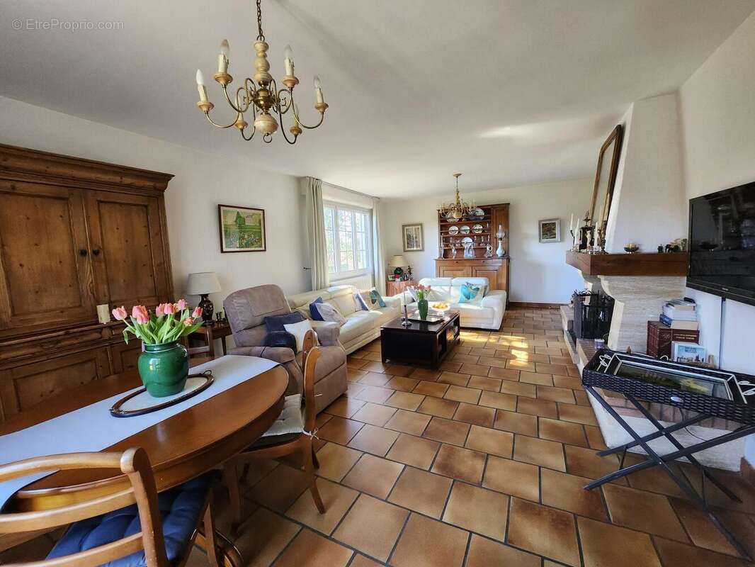 Maison 211 m² à Monguilhem  - photo 5