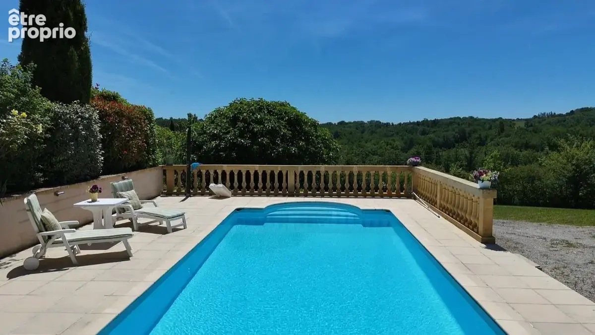 Maison de plain-pied avec piscine et garage - photo 2