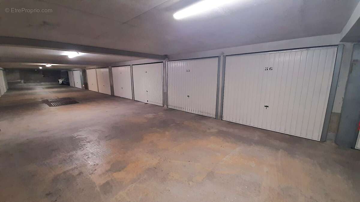 Garage sous sol - Appartement à CANNES
