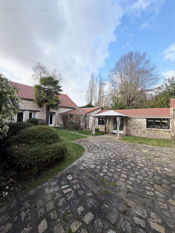 Maison à BOURAY-SUR-JUINE
