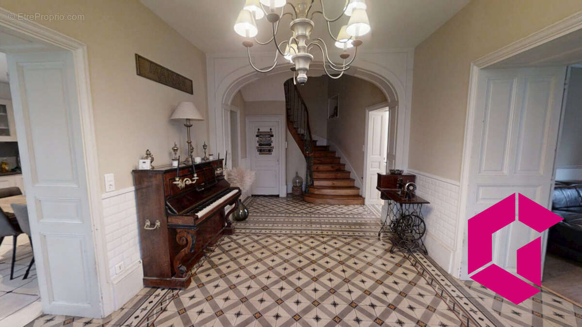 Maison à NERONDE-SUR-DORE