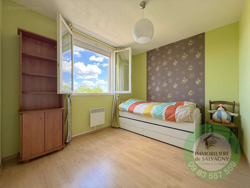 Appartement à LA TOUR-DE-SALVAGNY
