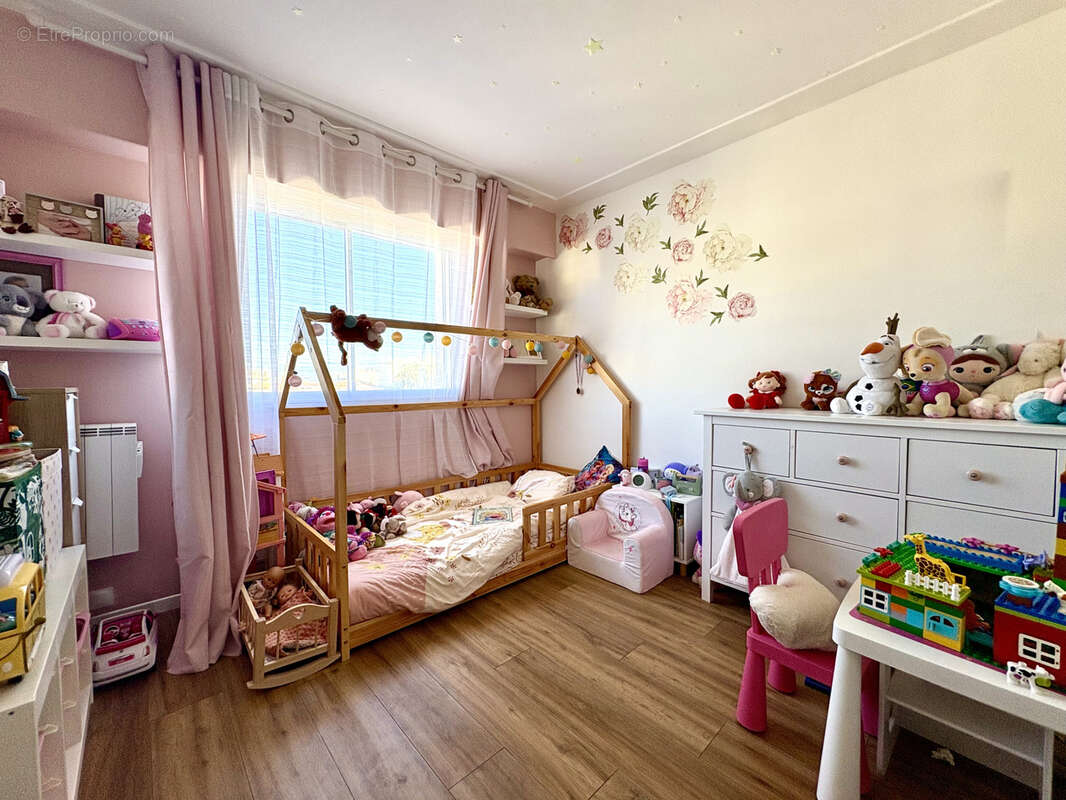 Appartement à SAINT-LAURENT-DU-VAR