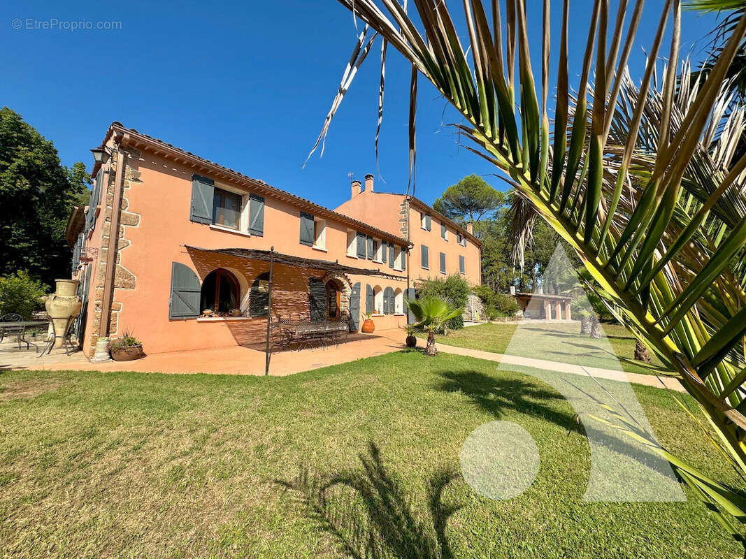 Maison à VILLECROZE