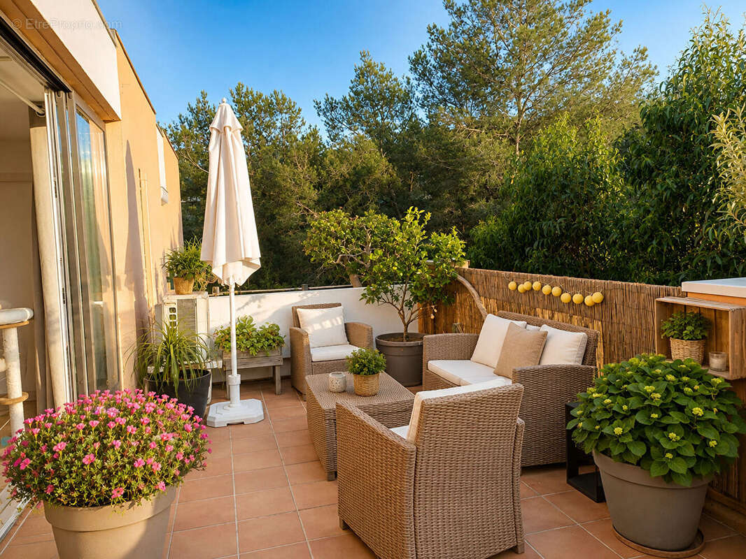 ** (83500) La Seyne SUD ** APPARTEMENT 3 Pièces ** Dernier Etage ** Grande Terrasses ** VUE Dégagée MER **3 pièce(s) 67 m2 - photo 8