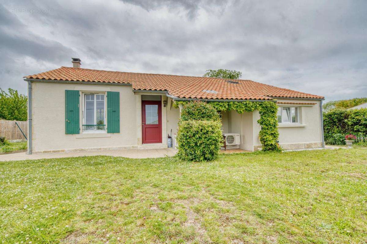 Maison à PORT-DES-BARQUES