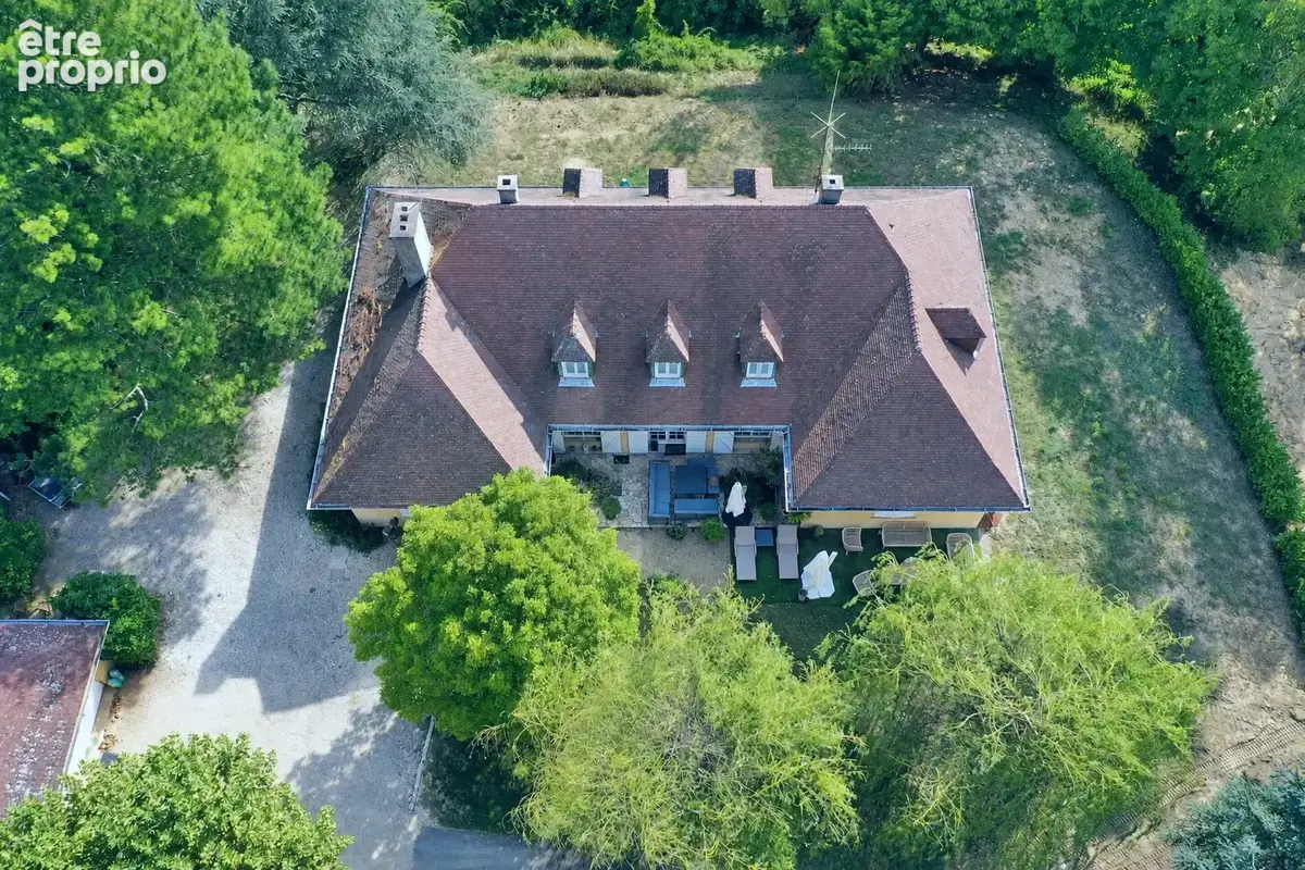 Panorama exceptionnel pour cette propriété de 300m2 sur 3 300m2 de terrain. - photo 2